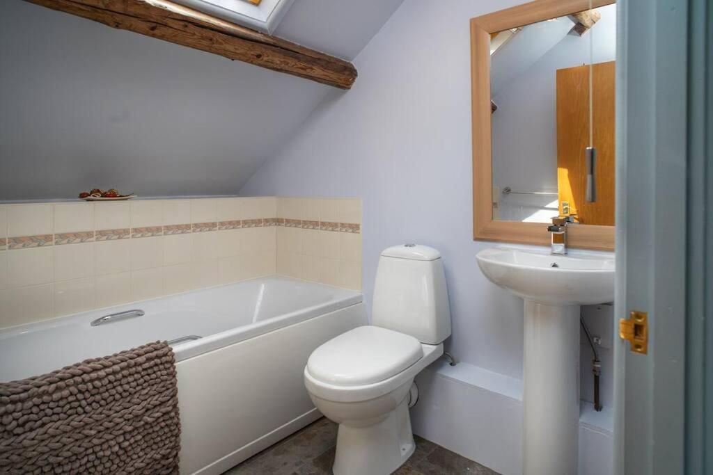 Converted Granary On A Rural Small Holding Holiday home *