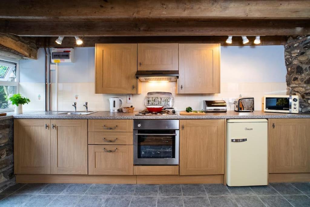 Converted Granary On A Rural Small Holding Holiday home Cross Inn