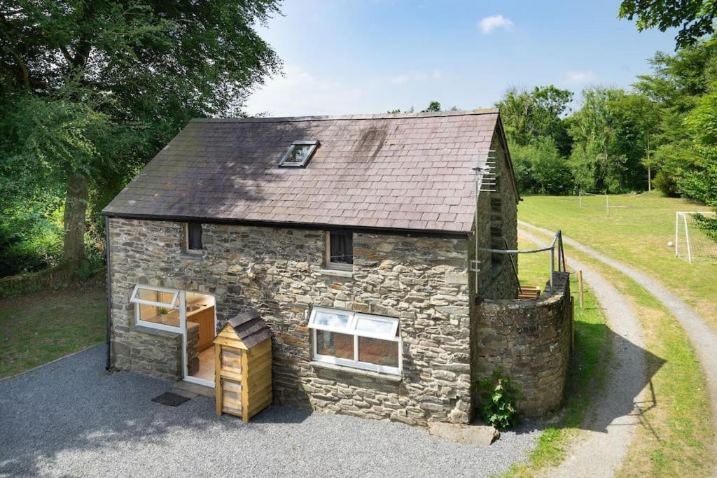 Converted Granary On A Rural Small Holding * Cross Inn